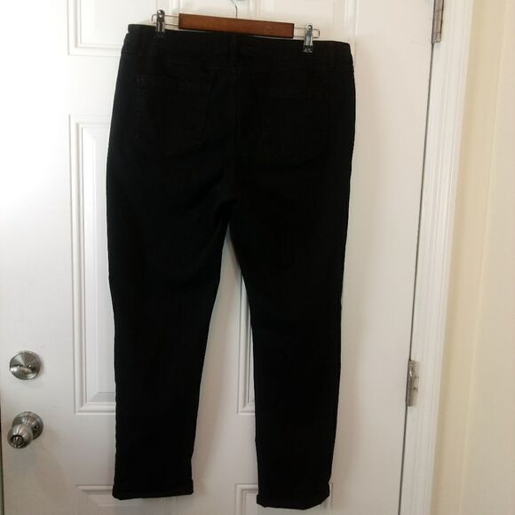 Signature Studio black distressed Jeans with cuffs - Picture 10 of 12
